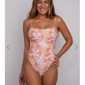 Skatie One Piece Resa-Holland NWT